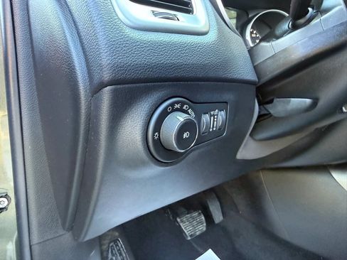 Used 2018 Jeep Compass Latitude AWD/4WD image 15