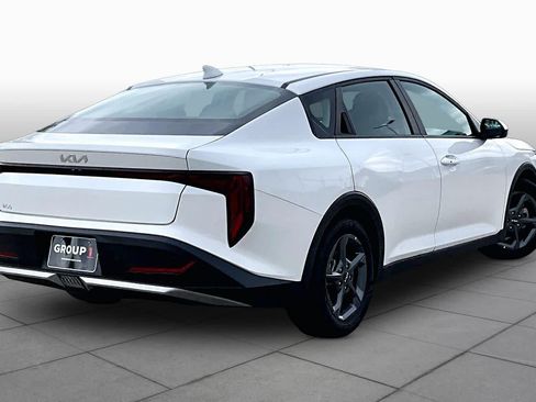 Used 2025 Kia K4 LXS image 11
