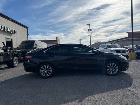 Used 2017 Toyota Camry XLE image 5