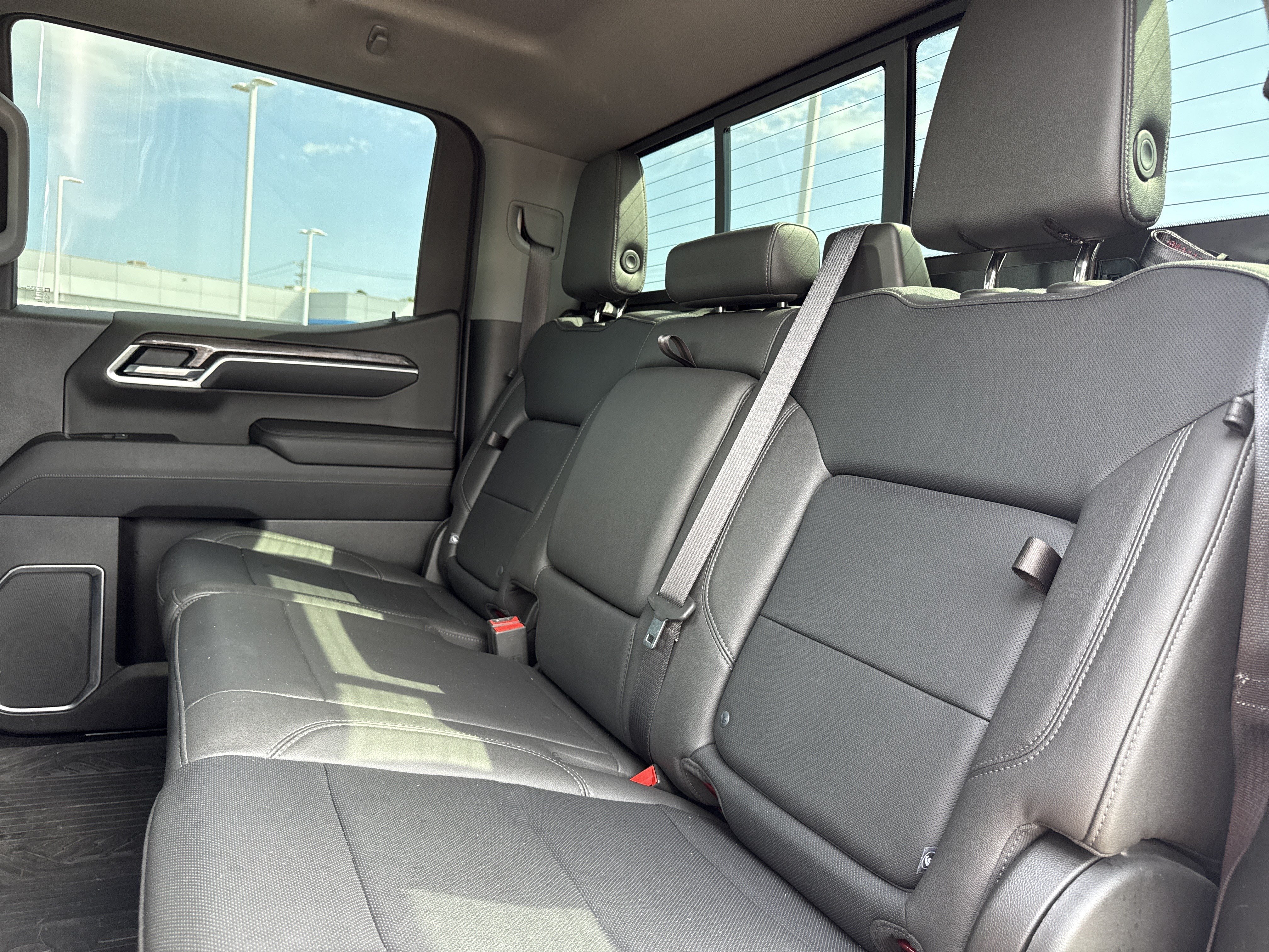 Used 2022 Chevrolet Silverado 1500 LTZ w/ LTZ Premium Package AWD/4WD image 31