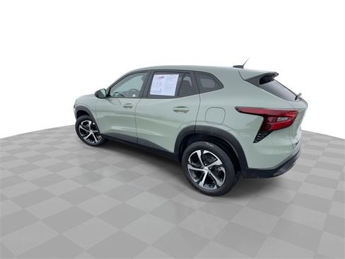 Certified 2024 Chevrolet Trax RS w/ Driver Confidence Package image 6