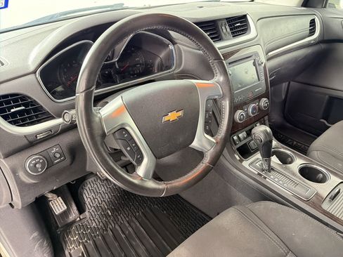 Used 2016 Chevrolet Traverse LT w/ Style and Technology Package image 4