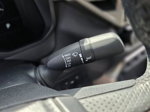 Used 2025 Toyota Tundra Limited AWD/4WD image 37