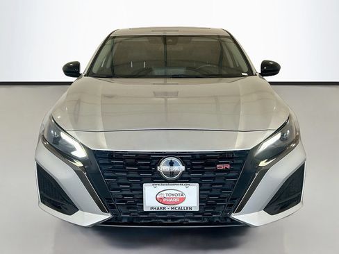 Used 2023 Nissan Altima 2.5 SR w/ SR Premium Package FWD image 2