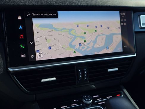 Certified 2023 Porsche Cayenne Platinum Edition image 18