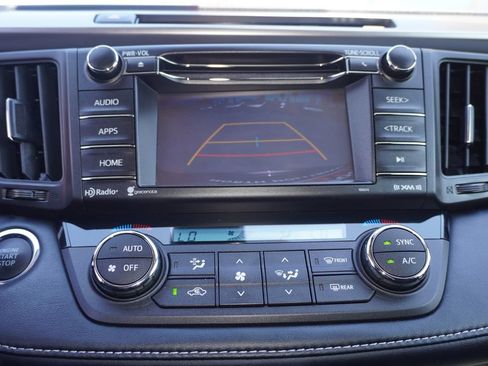 Used 2018 Toyota RAV4 XLE FWD image 17