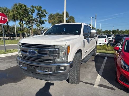 Used 2017 Ford F250 Lariat image 3