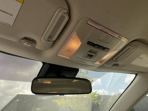 Used 2020 Toyota Corolla LE image 18