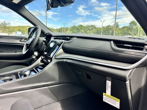 New 2025 Jeep Grand Cherokee L Laredo w/ Luxury Tech Group I image 29