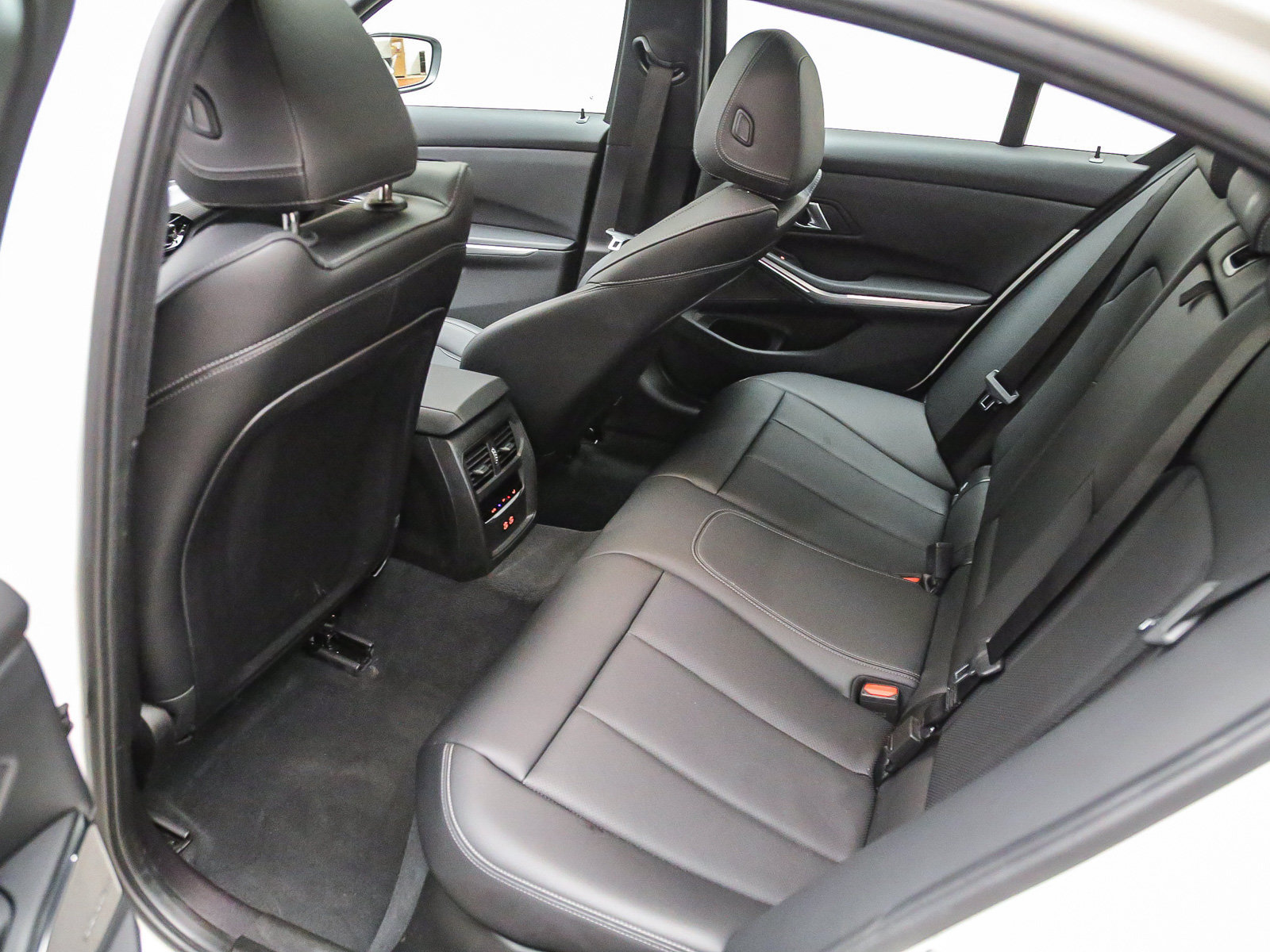 Used 2026 BMW 330i Sedan w/ Premium Package RWD image 20