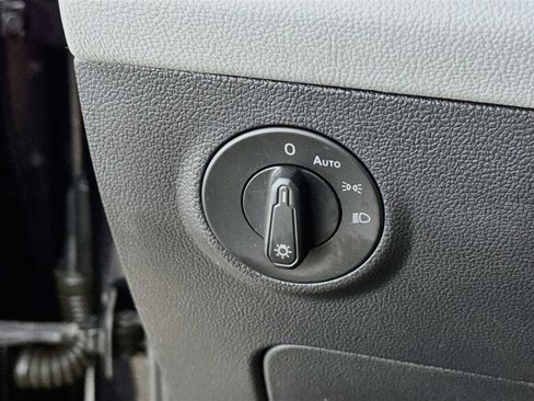 Used 2023 Volkswagen Taos SE w/ Panoramic Sunroof Package FWD image 14