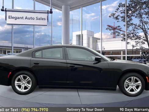 Used 2022 Dodge Charger SXT w/ Leather Interior Group image 5