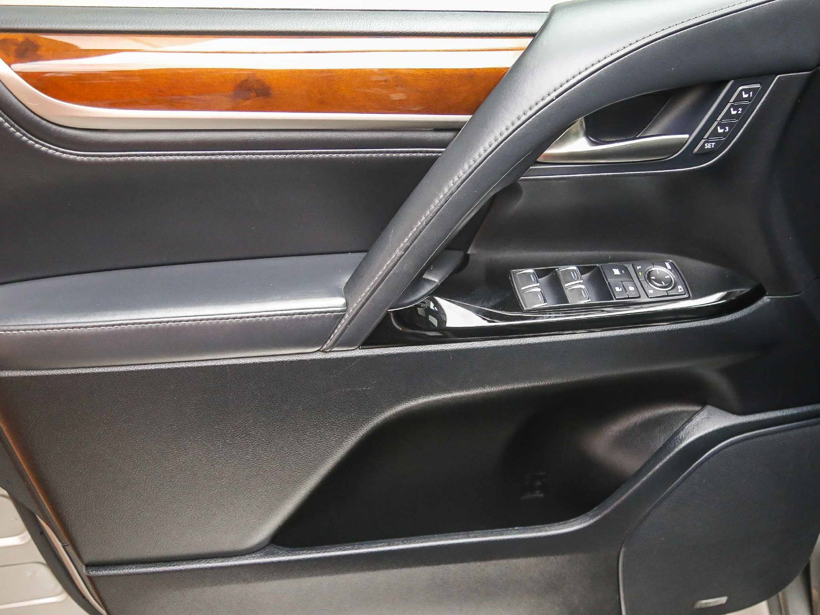 Used 2019 Lexus LX 570 4WD image 24