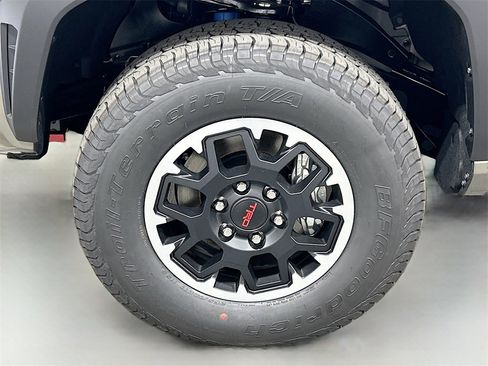 New 2025 Toyota Tacoma TRD Off-Road image 9