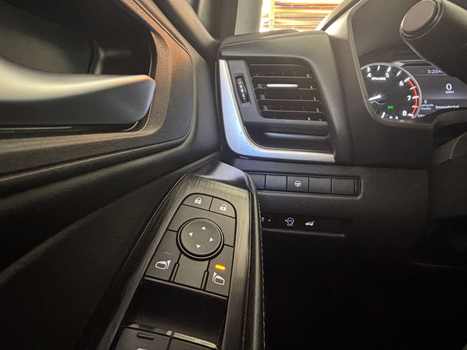 Used 2025 Nissan Rogue SV AWD/4WD image 33