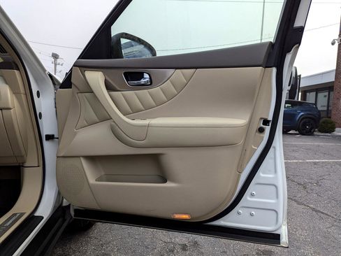 Used 2010 INFINITI FX35 AWD w/ Navigation Pkg image 29