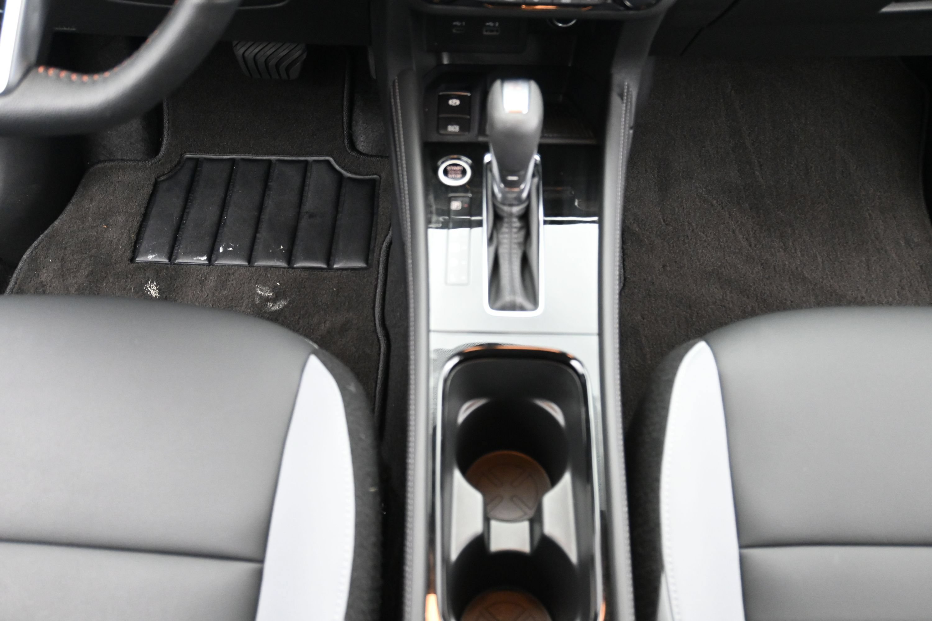 Used 2024 Nissan Kicks SR w/ SR Premium Package FWD image 20