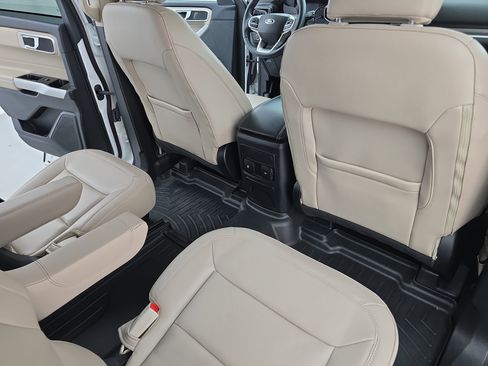 Used 2023 Ford Explorer XLT w/ Equipment Group 202A image 11