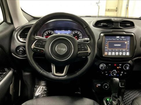 Used 2022 Jeep Renegade Latitude w/ Sun/Sound Group image 5