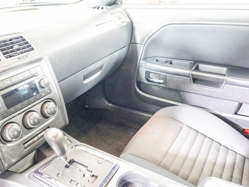 Used 2014 Dodge Challenger SXT image 28