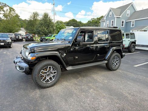 New 2026 Jeep Wrangler Unlimited Sahara AWD/4WD image 4