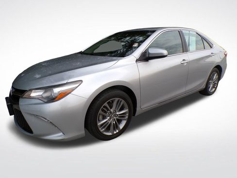 Used 2017 Toyota Camry SE FWD image 2