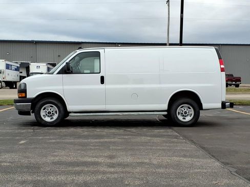 Used 2024 GMC Savana 2500 Work Van w/ Driver Convenience Package image 4