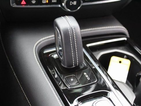 Certified 2022 Volvo S60 T8 R-Design image 26