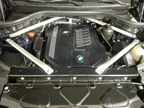 Used 2022 BMW X5 xDrive40i w/ M Sport Package AWD/4WD image 28