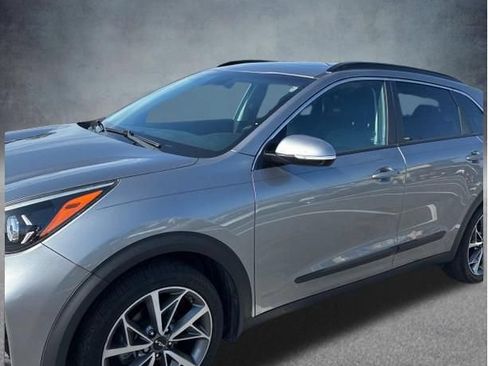 Used 2022 Kia Niro Touring Special Edition FWD image 2