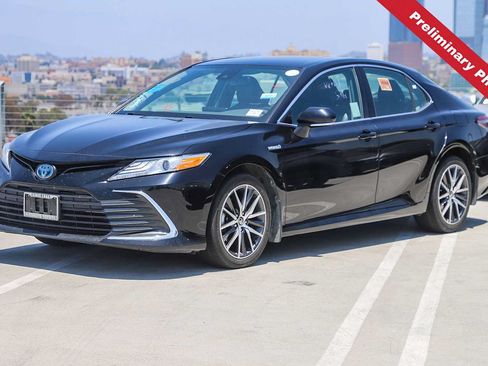 Used 2021 Toyota Camry XLE FWD image 1