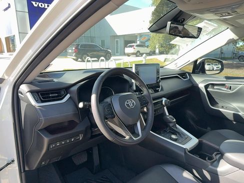 Used 2022 Toyota RAV4 Limited image 10