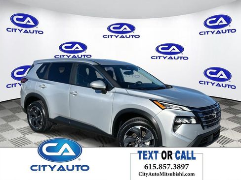 Used 2024 Nissan Rogue SV image 1