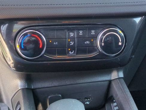 Used 2025 Chevrolet TrailBlazer LT AWD/4WD image 18