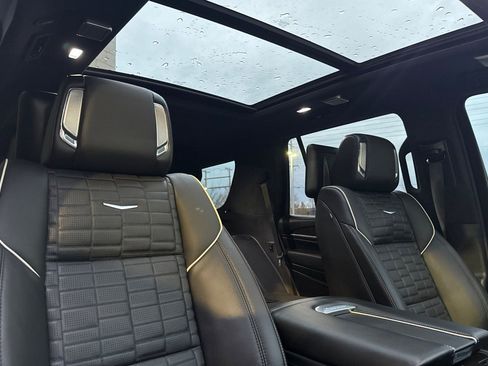 Certified 2024 Cadillac Escalade Premium Luxury Platinum w/ Heavy-Duty Trailer Package image 22