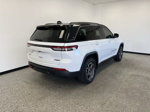 Used 2022 Jeep Grand Cherokee Trailhawk w/ Luxury Tech Group III image 19