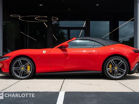 Used 2024 Ferrari Roma Spider RWD image 8