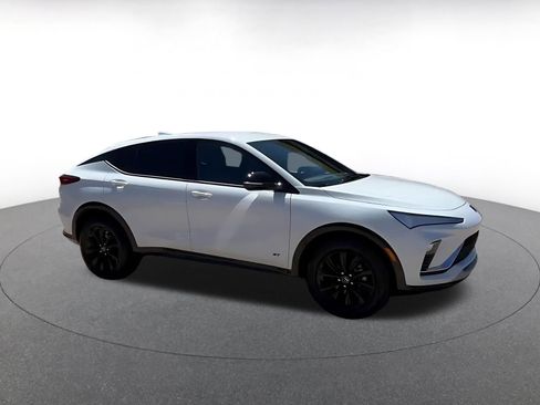 Used 2025 Buick Envista Sport Touring image 2