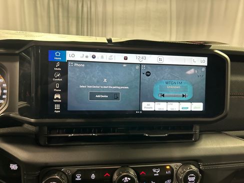 Used 2025 Jeep Wrangler Rubicon w/ Convenience Group AWD/4WD image 17