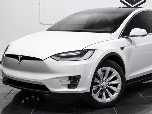 Used 2020 Tesla Model X Long Range image 9