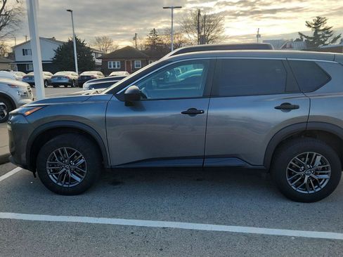 Used 2023 Nissan Rogue S image 7