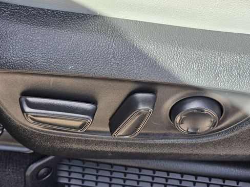 Used 2026 Toyota Sienna XLE FWD image 28