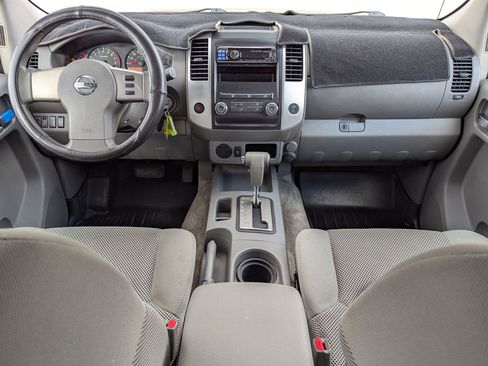 Used 2010 Nissan Frontier SE image 17