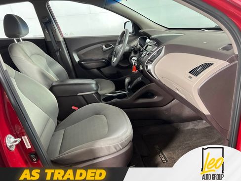 Used 2011 Hyundai Tucson GL FWD image 12