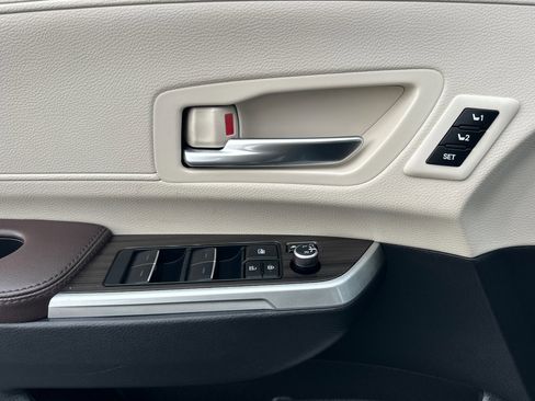 Certified 2023 Toyota Sienna Platinum image 11