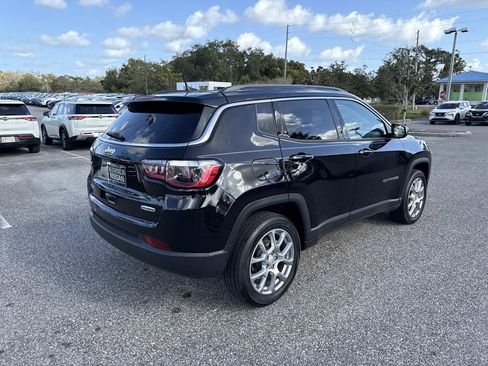 Used 2023 Jeep Compass Latitude image 4