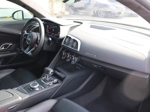 Used 2018 Audi R8 V10 w/ Carbon Exterior Package image 36