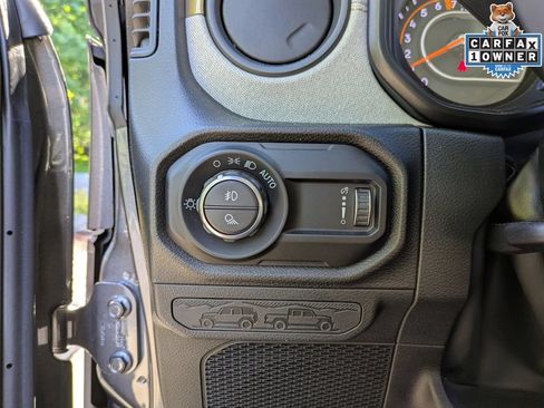 Used 2024 Jeep Gladiator Mojave AWD/4WD image 22