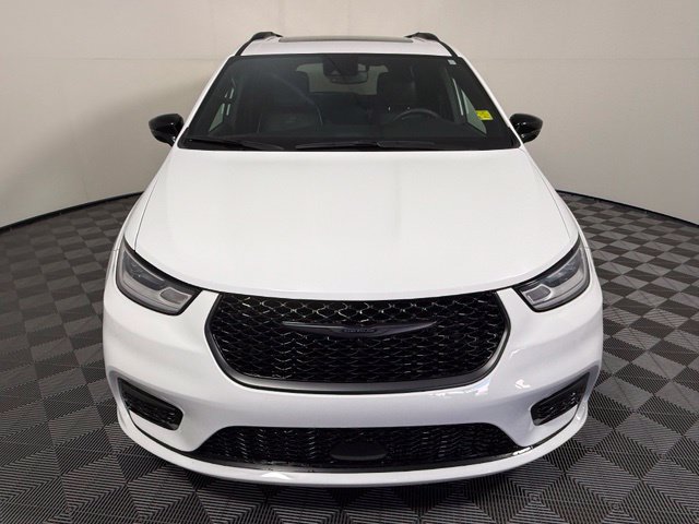 Used 2025 Chrysler Pacifica Limited FWD image 9