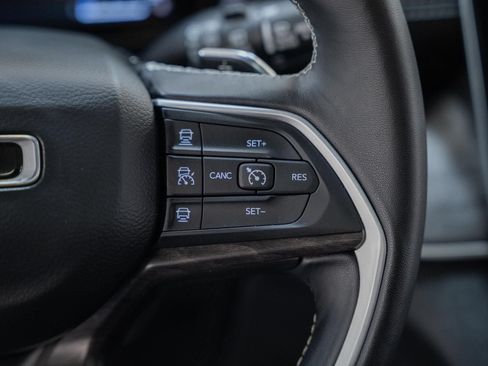 Used 2022 Jeep Grand Cherokee L Limited AWD/4WD image 34